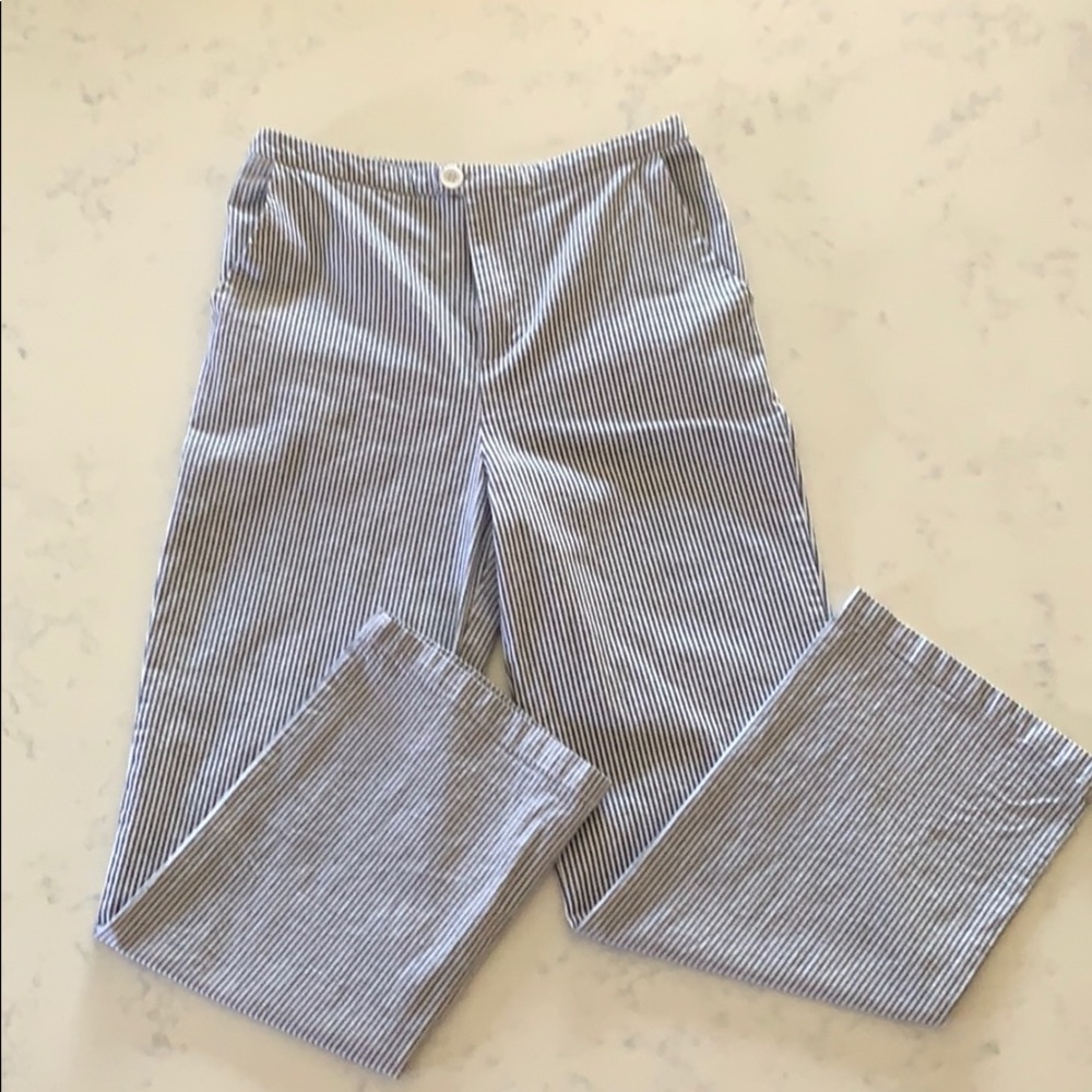 Tilly's White & Grey Striped Cropped Straight Pant
